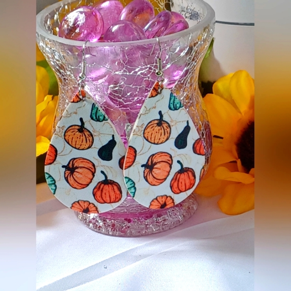 🤍✨Handmade faux leather earings✨🤍